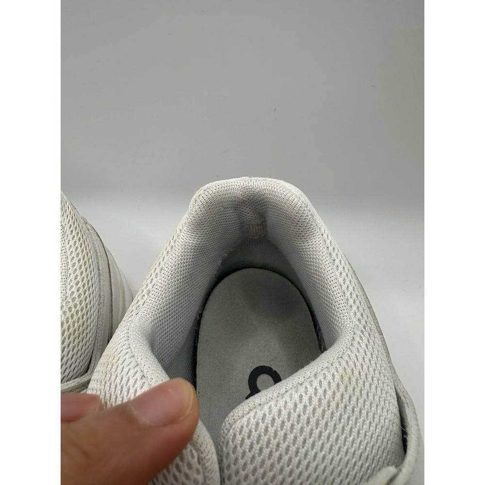 Size 7.5 - On The Roger Clubhouse White/Cream - Picture 8 of 10